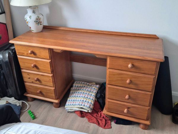 Pine desk - Main image