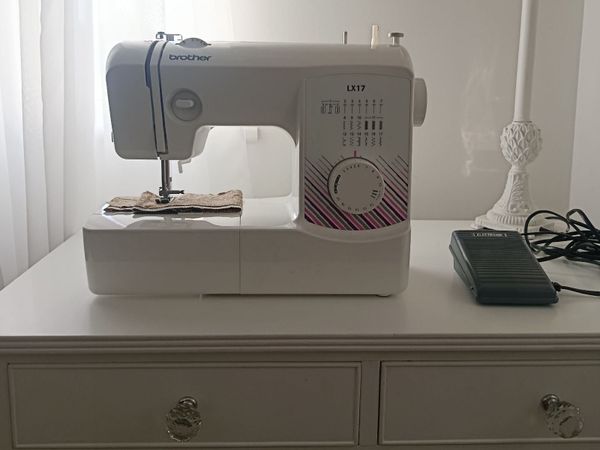 Sewing machine - Main image