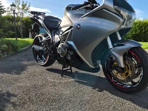 HONDA VFR 1200F DCT - Main image