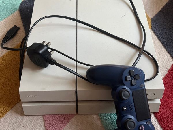 PS4 & Controller - Main image