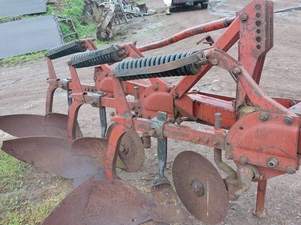 Sandrum 3 furrow Plough - Main image