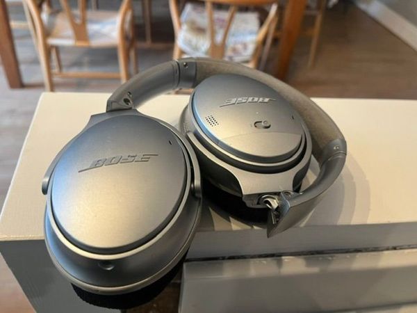 Bose Headphones - Main image