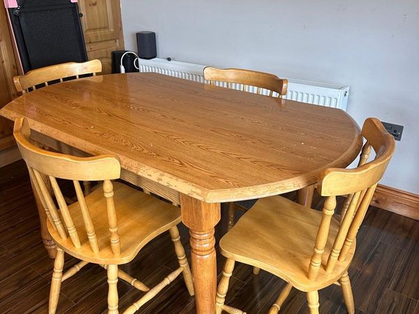 Table and chairs - Main image