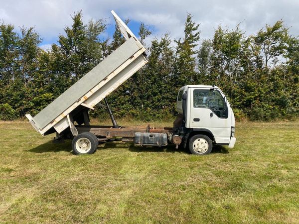 Isuzu NPR - Main image