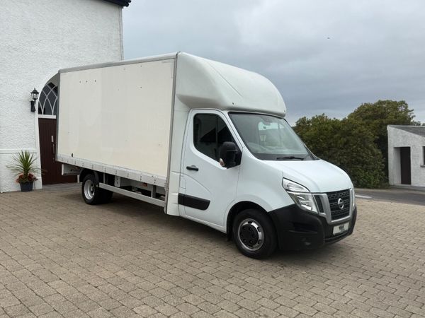 2016 Nissan NV400 165bhp 4.5Ton Twin-Wheel Luton - Main image