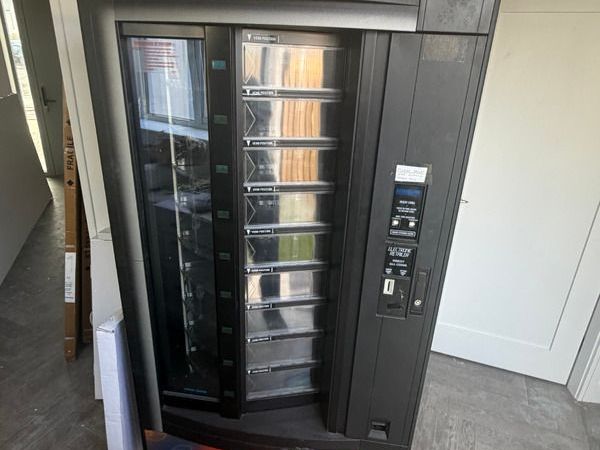 Revolving Carousel Vending Machine - Main image