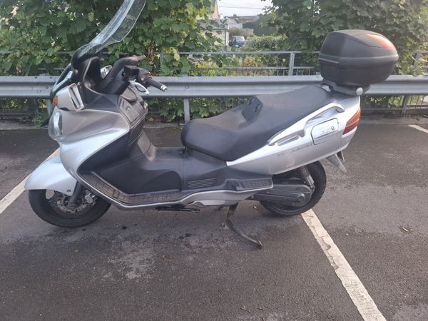 Suzuki burgman 650 - Main image