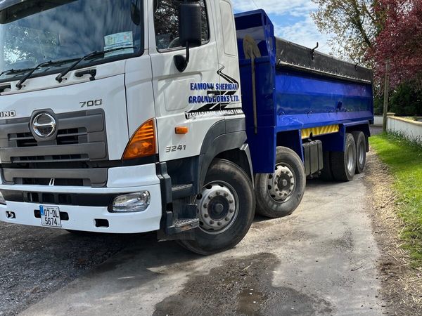 Hino 700 - Main image