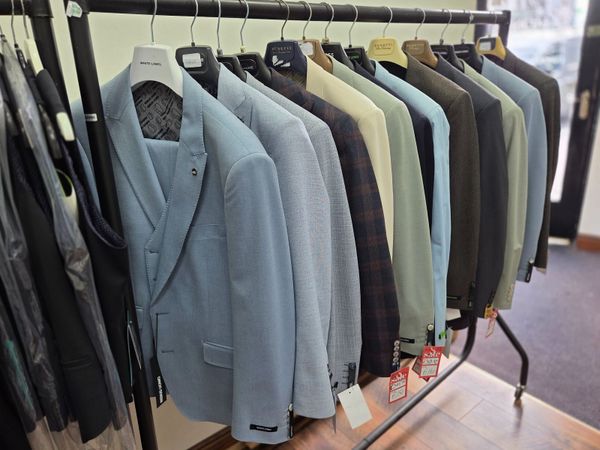 COMPLETE MENSWEAR & FOOTWEAR CLEARANCE – 1,300 UNI - Main image