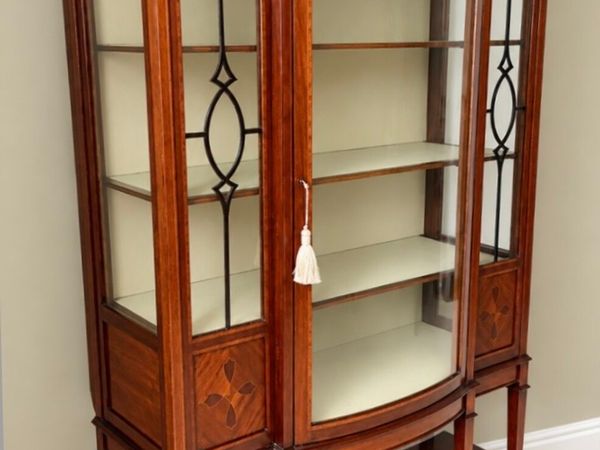 Edwardian Bow center display dresser - Main image