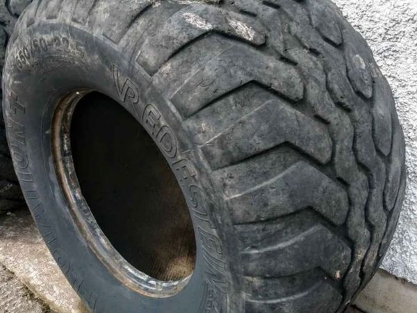 550 60 22.5 TYRES - Main image