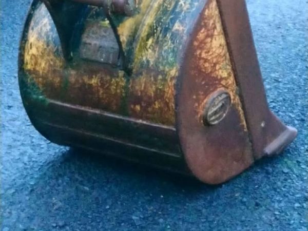 JCB DIGGER BUCKET 45mm pins - Main image