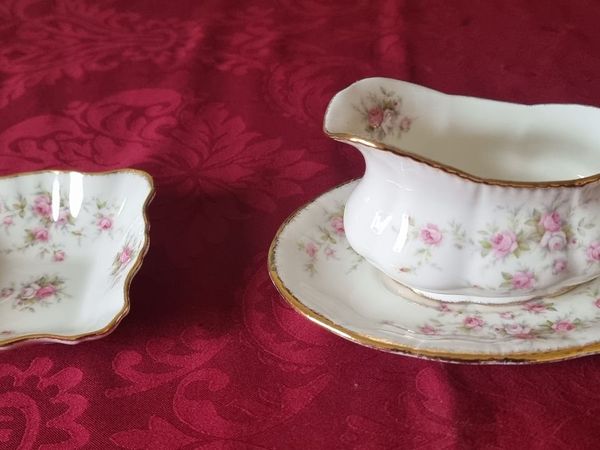 3Pc.Royal Albert VictorianaRose GravyBoat&Dish Set - Main image