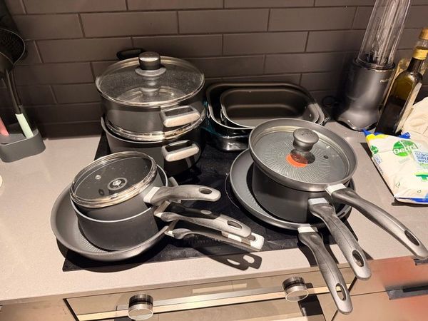 Pots & Pans Kitchen Set + Oven Trays 20 euros - Main image