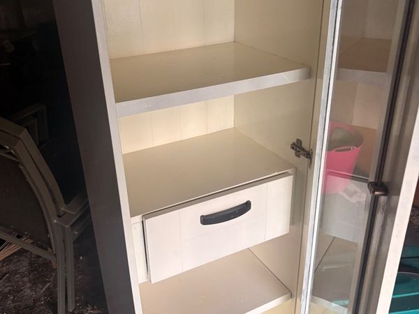 White cabinets - Main image