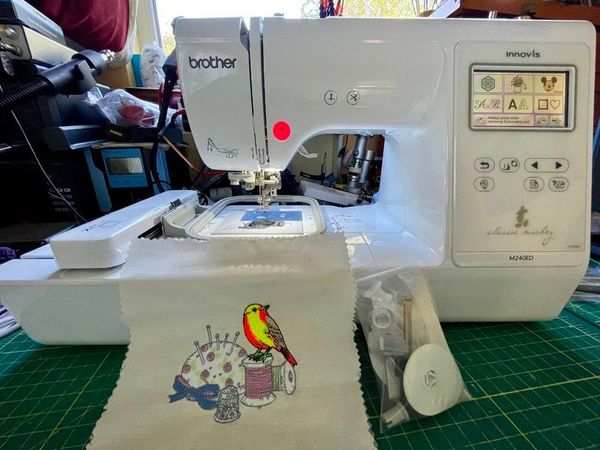 BROTHER Innov-is M240ED Embroidery Sewing machine - As new - Just serviced - Main image