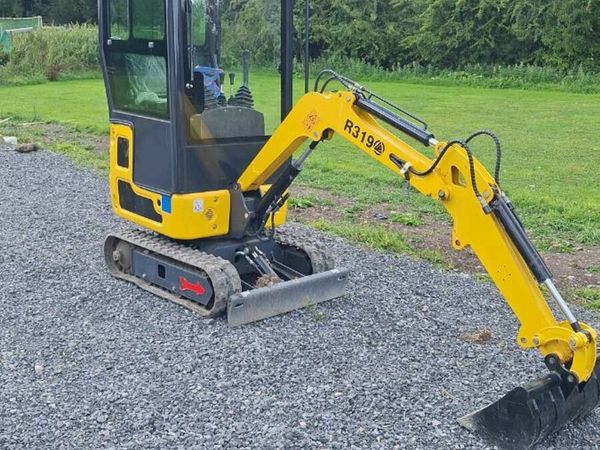 Mini digger hire - Main image
