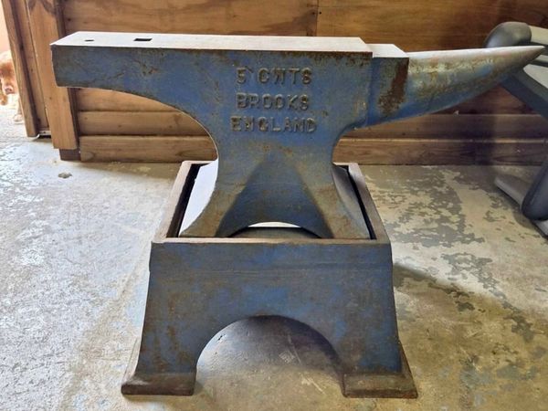 5CWT. 254kg J BROOKS ANVIL & STAND - Main image