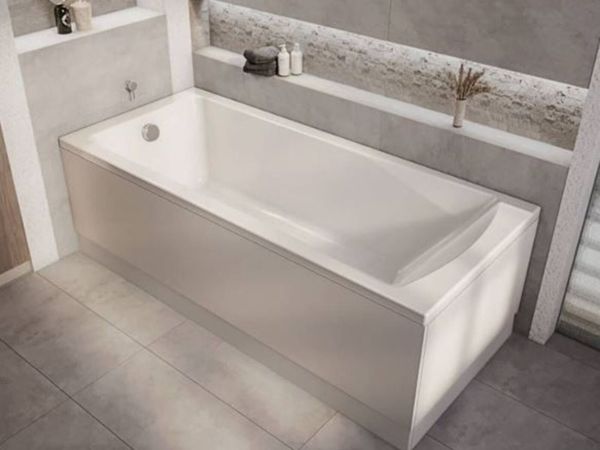 Brand New Bath 1600 x 700mm Still in Packaging - Main image