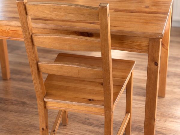 Table and chairs - Main image