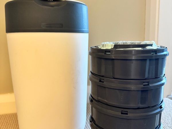 Tommee Tippee Twist & Click Nappy Bin + 6 Refills - Main image