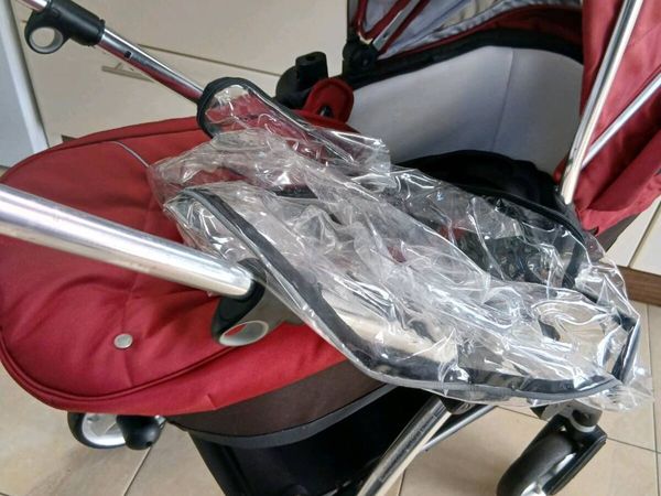 SILVER CROSS BABYS PRAM WITH RAIN COVERS - Main image