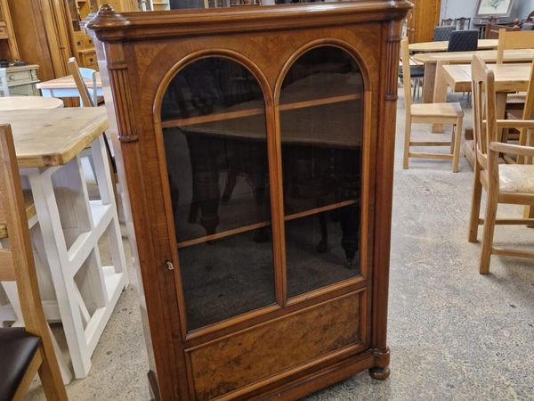 Early 1900s walnut display cabinet - Main image