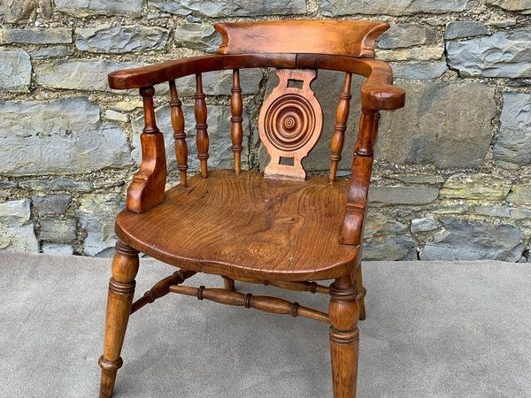 Late Victorian Windsor Captains Chair With Wheel Splat. - Main image