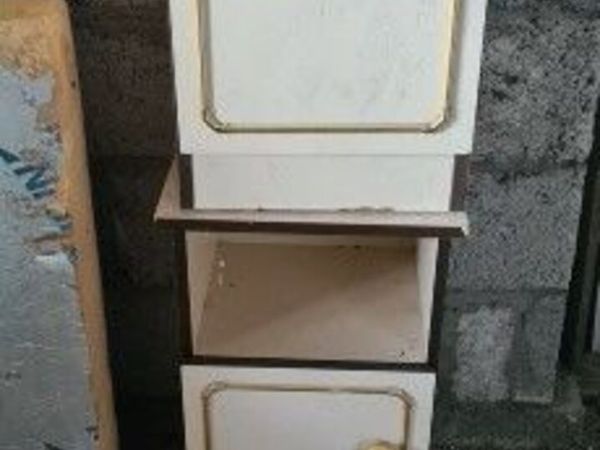 Mobile Home bedside lockers………………………….30 - Main image