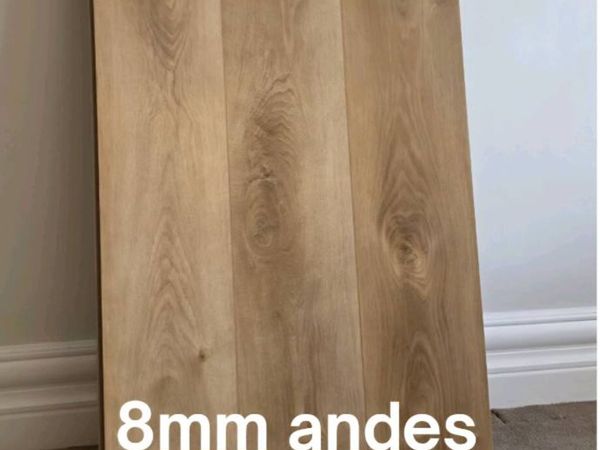 Brand new laminate flooring - Main image