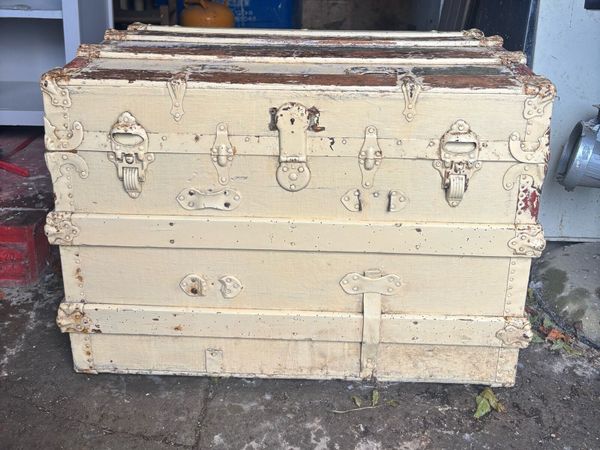 Antique chest/trunk - Main image