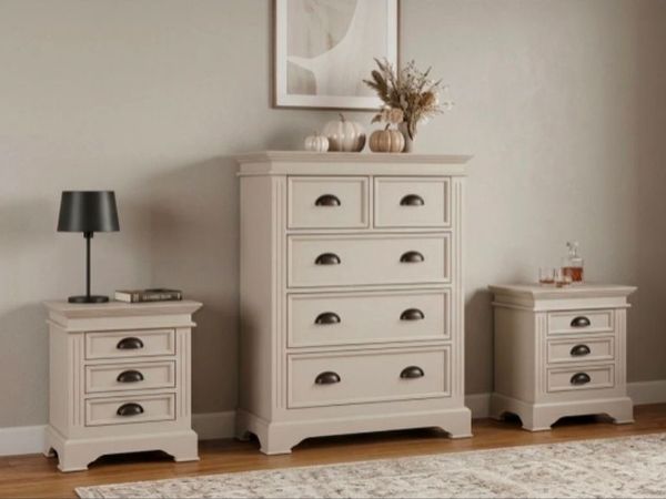 Chest of drawers and bedside lockers - Main image