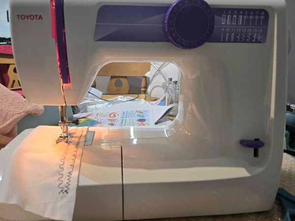 Toyota Sewing machine - Main image