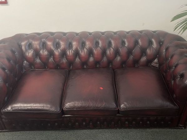 Chesterfield Leather Couch – €200 - Main image