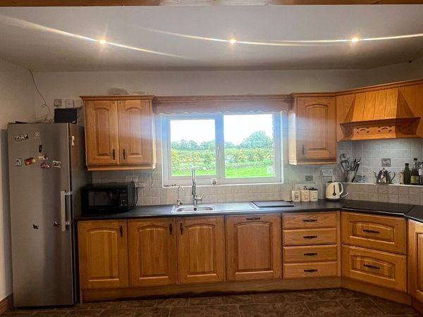 Solid Oak Kitchen + Appliances - Main image