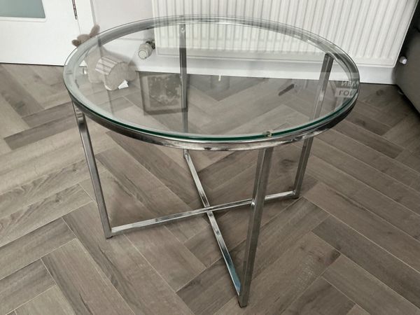 Glass top table - Main image