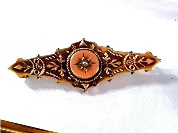 Vintage Hallmarked 9ct Gold Victorian Brooch - Main image