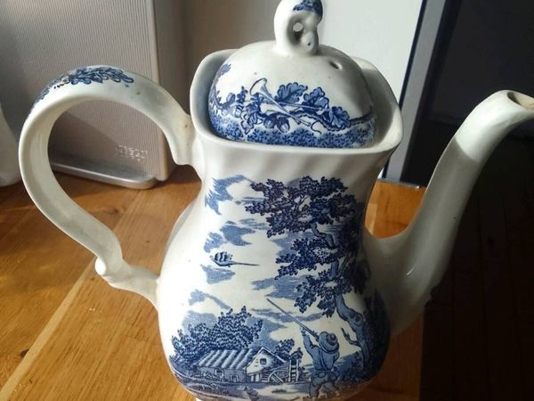 Myott the hunter teapot no chips - Main image