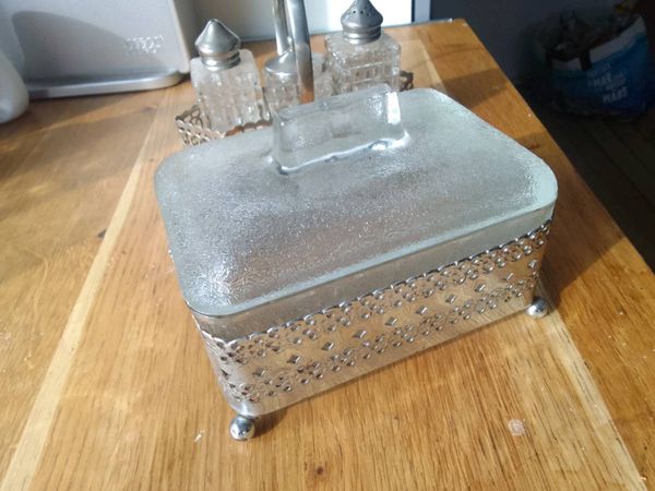 Retro50s table set with starburst frost dish - Main image