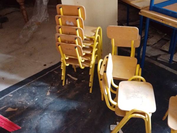Child's table and chairs - Main image