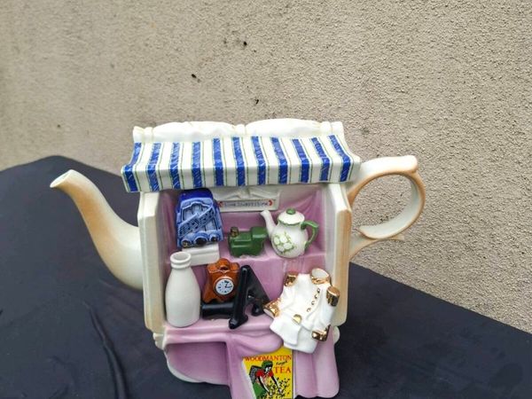 Stunning heavy tea pot - Main image