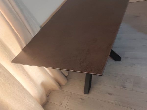 Table - Main image