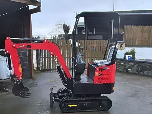 1 tonne mini digger with attachments - Main image