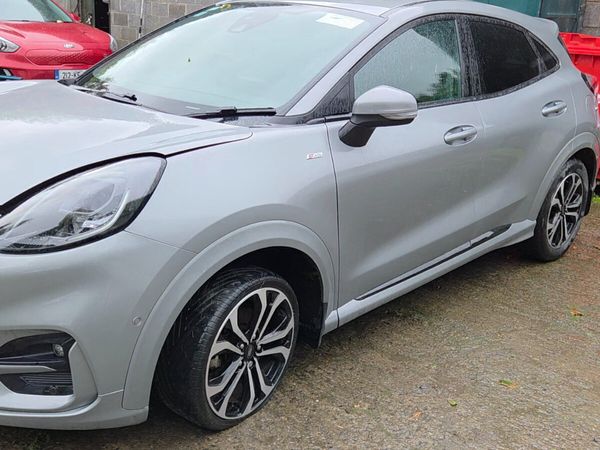 22 Ford Puma  ST-Line X Vignale Petrol Hybrid - Main image