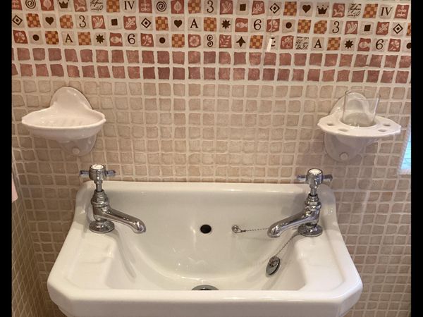 Bathroom accessories - Main image