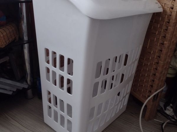 Brand new heavy laundry hamper with lid - Main image