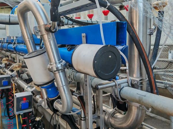 16 unit Delaval Milking Parlour - Main image