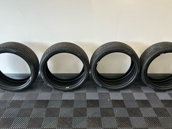 4x Pirelli Sottozero 2 – 235/35/19 - Main image