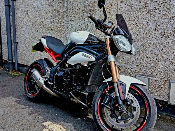 Triumph speed triple 1050 - Main image