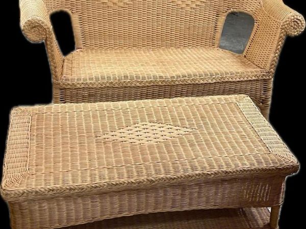 Cane sofa and coffee table - Main image